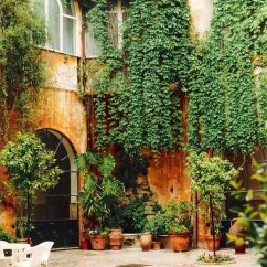 Rome, IT: Courtyard (2 of 5)