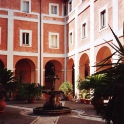 Rome, IT: Courtyard (3 of 5)